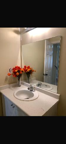 Spacious bedroom available from  May 1st . - Photo 3