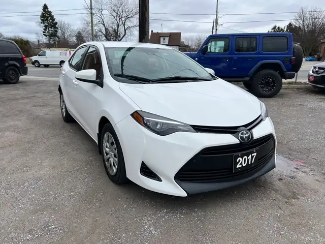 2017 Toyota Corolla LE - Photo 3