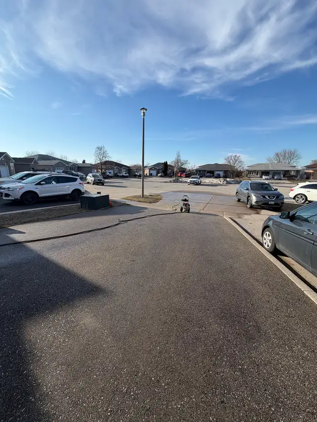 driveway/concrete cleaning - Photo 3