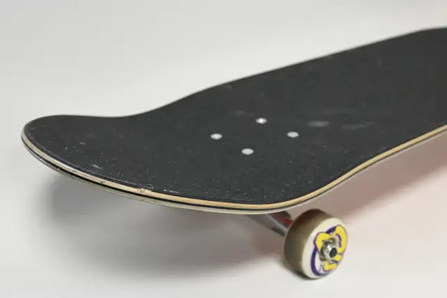 Skateboard 8.5' long Creature Stump USED in goog condition - Photo 2