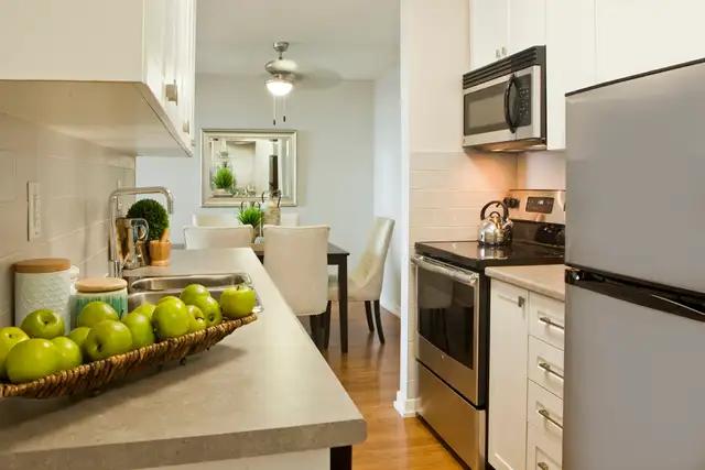 Ideal Mature Living in Fort Erie!  2 Bedroom Apartment for Rent! - Photo 6