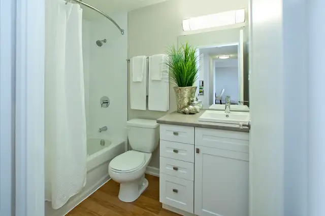 Ideal Mature Living in Fort Erie!  2 Bedroom Apartment for Rent! - Photo 12