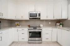 Spacious 3-Bedroom End-Unit Townhouse in Burke Mountain – Availa