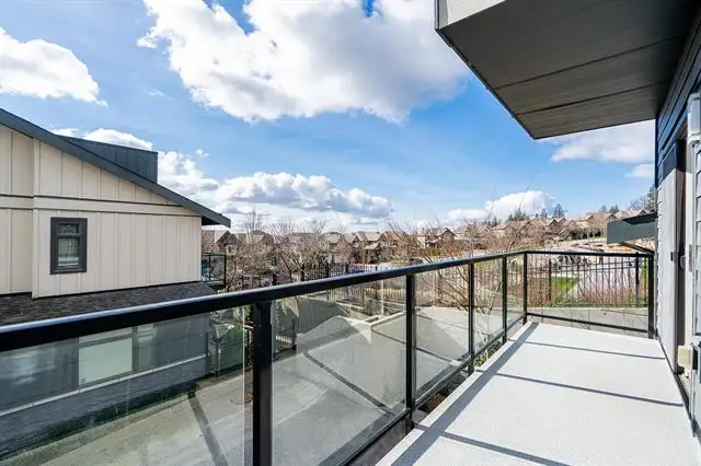 Spacious 3-Bedroom End-Unit Townhouse in Burke Mountain – Availa - Photo 3