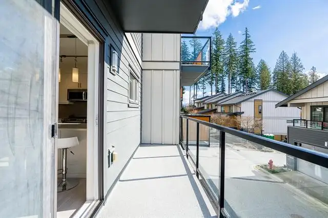 Spacious 3-Bedroom End-Unit Townhouse in Burke Mountain – Availa - Photo 4