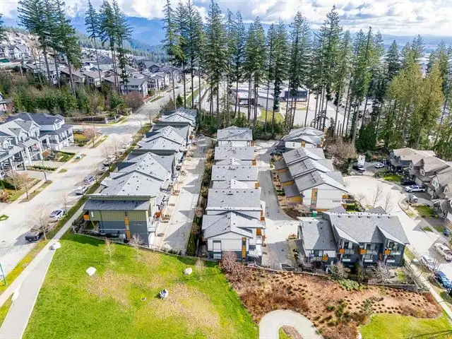 Spacious 3-Bedroom End-Unit Townhouse in Burke Mountain – Availa - Photo 18