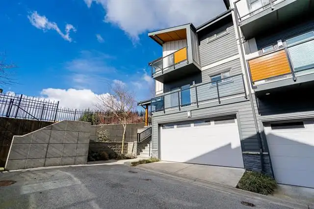 Spacious 3-Bedroom End-Unit Townhouse in Burke Mountain – Availa - Photo 30