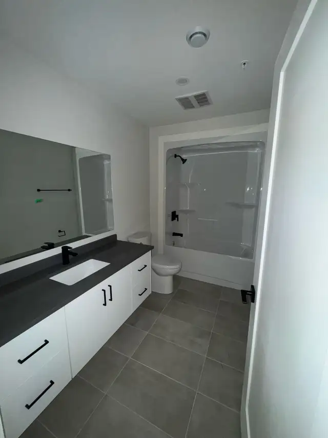 Modern One Bedroom in the Heart of Halifax - Photo 7