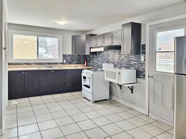Semi-Detached Home/4  1 Bdrm/Finished Basement/Rent/Ottawa - Photo 2