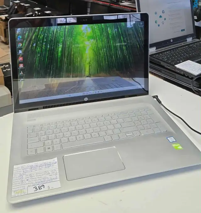 HP Envy 17-u108ca Touch Screen i7-7500U 16Go DDR4 SSD 500Go HDMI