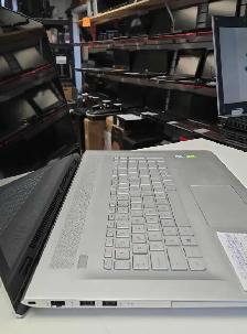 HP Envy 17-u108ca Touch Screen i7-7500U 16Go DDR4 SSD 500Go HDMI - Photo 2