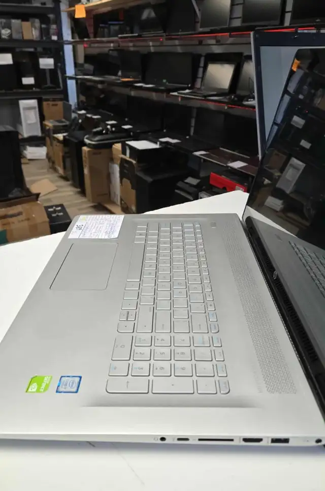 HP Envy 17-u108ca Touch Screen i7-7500U 16Go DDR4 SSD 500Go HDMI - Photo 3