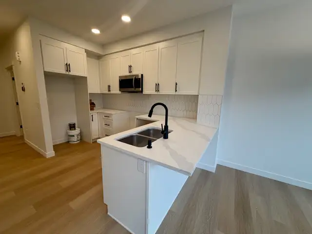 Mattson 3 Bed 2.5 Bath Single Garage Townhouse - Photo 3