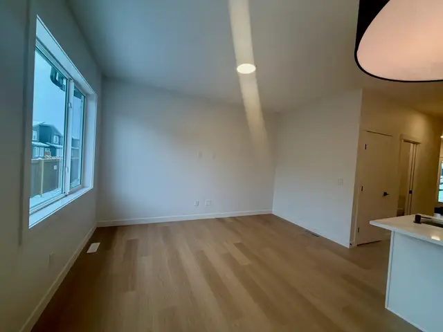 Mattson 3 Bed 2.5 Bath Single Garage Townhouse - Photo 4