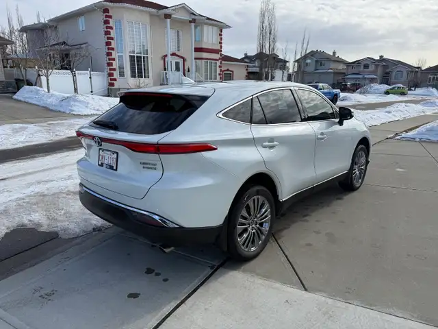 2022 Toyota Venza Limited Hybrid AWD | Fully Loaded | Extras Inc