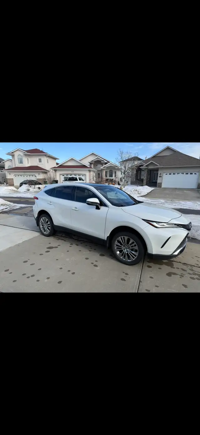 2022 Toyota Venza Limited Hybrid AWD | Fully Loaded | Extras Inc - Photo 2