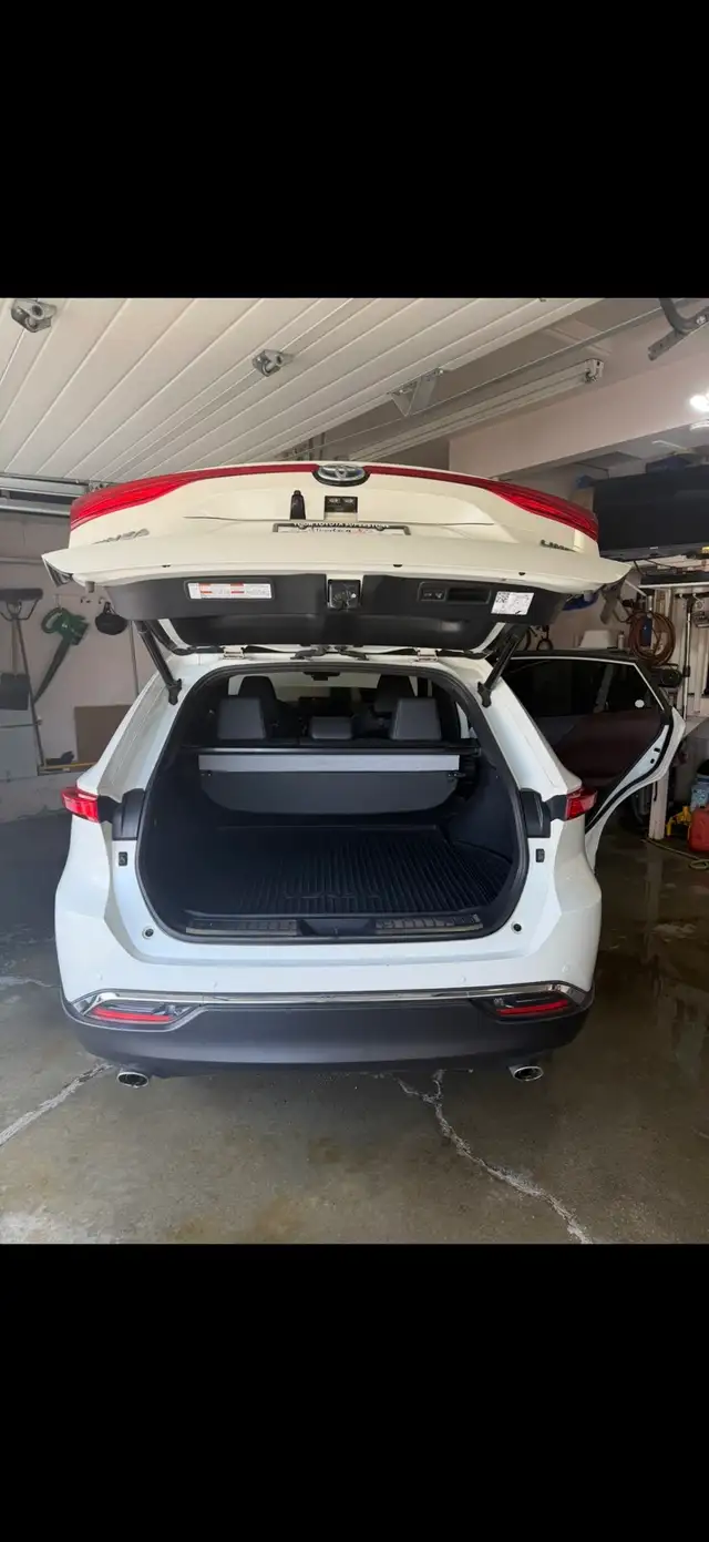 2022 Toyota Venza Limited Hybrid AWD | Fully Loaded | Extras Inc - Photo 4
