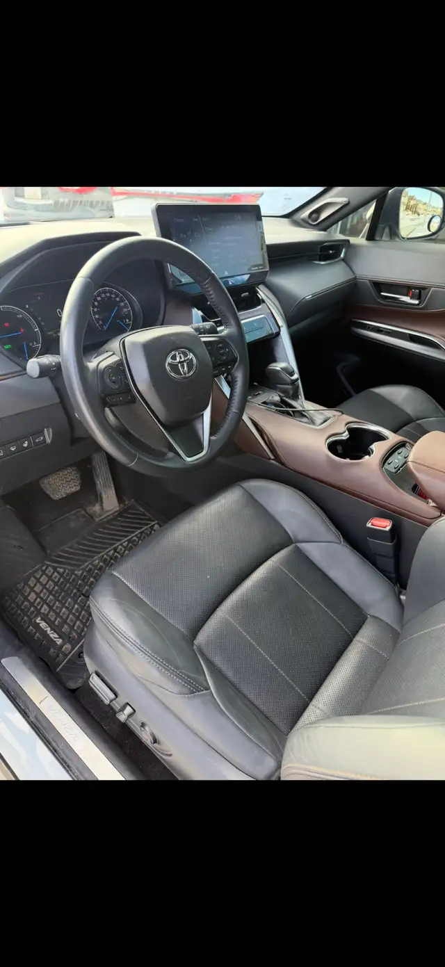 2022 Toyota Venza Limited Hybrid AWD | Fully Loaded | Extras Inc - Photo 6