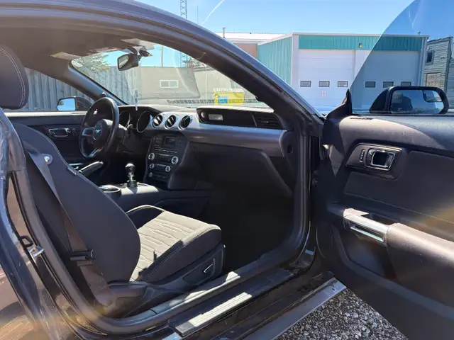 2015 Ford Mustang - Photo 9