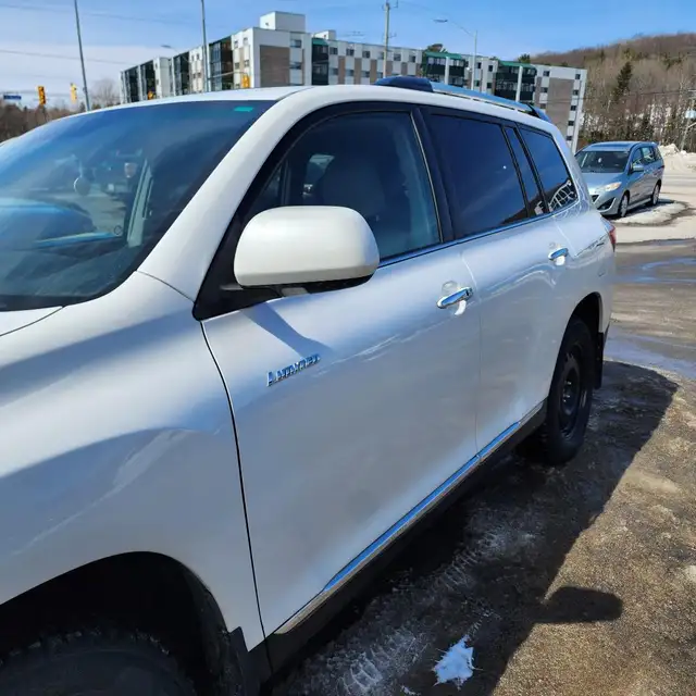 REDUCED - 2011 TOYOTA HIGHLANDER LIMITED - Photo 2