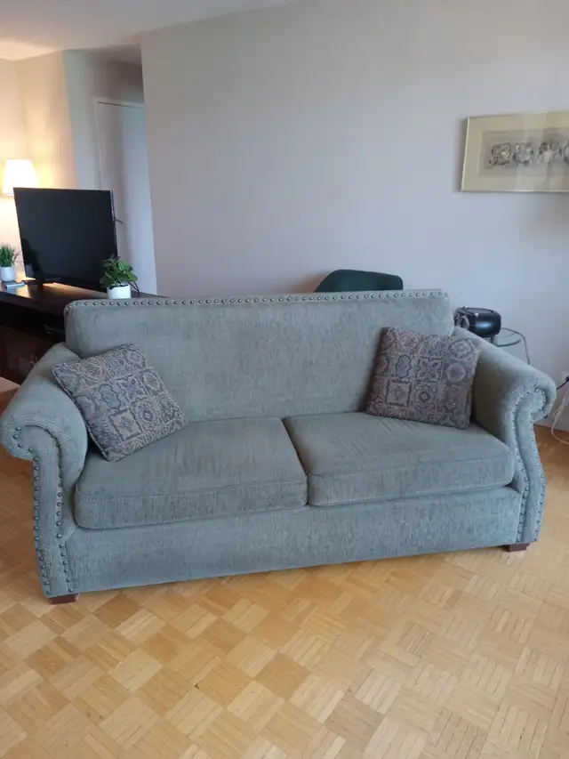 Divan-lit   (à Longueuil)