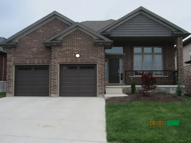 Bedroom in all Female Home for a Professional or UWO Student