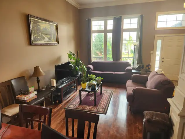 Bedroom in all Female Home for a Professional or UWO Student - Photo 4