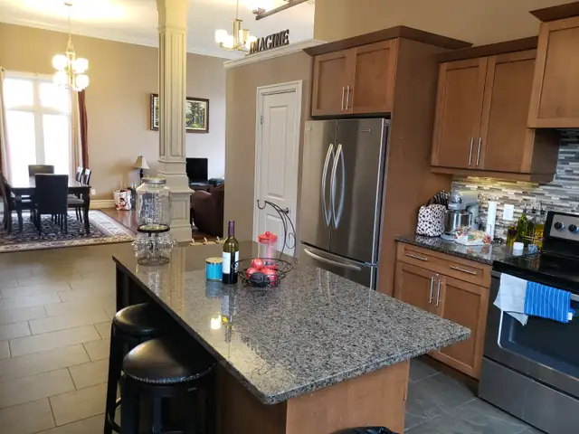 Bedroom in all Female Home for a Professional or UWO Student - Photo 6