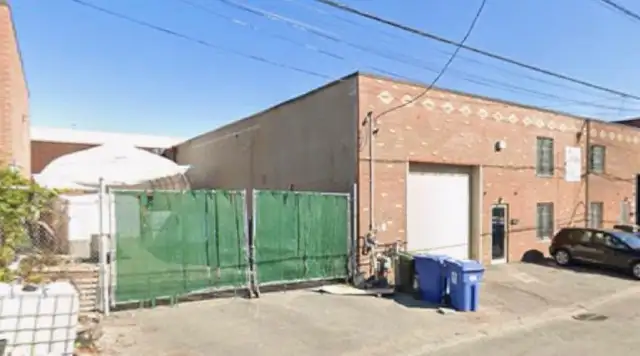 LOCAL 3000 pc   terrain 2575 pc clôturé - Photo 2