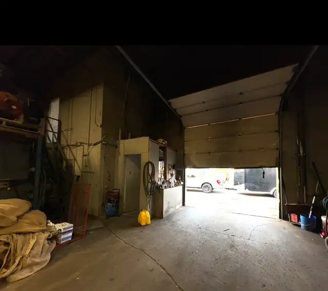 LOCAL 3000 pc   terrain 2575 pc clôturé - Photo 7