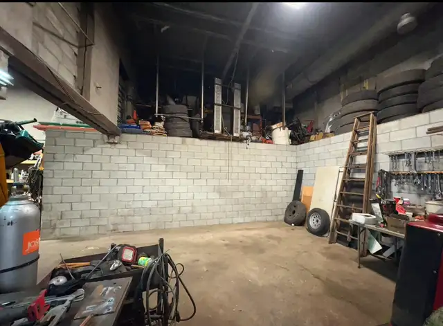 LOCAL 3000 pc   terrain 2575 pc clôturé - Photo 8