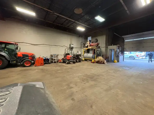 LOCAL 3000 pc   terrain 2575 pc clôturé - Photo 10