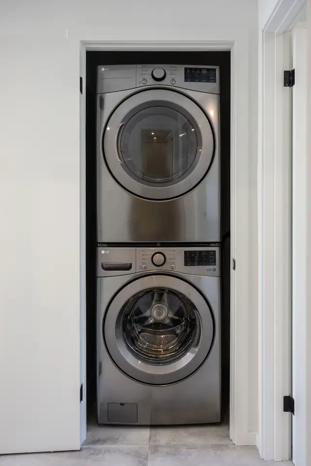 MODERN INDUSTRIAL 1 BED 1 BATH IN HEART OF WORTLEY VILLAGE - Photo 7