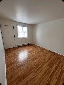 5 1/2 JUILLET La Prairie à côté A132, Pont Champlain à 7min - Photo 2