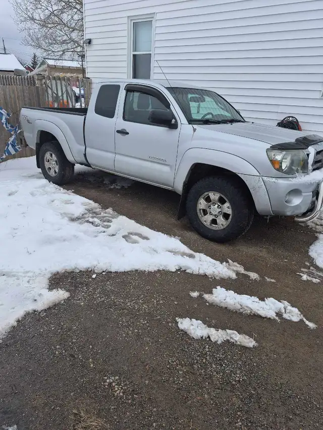2009 Toyota Tacoma V6 4X4  NEED GONE ASAP