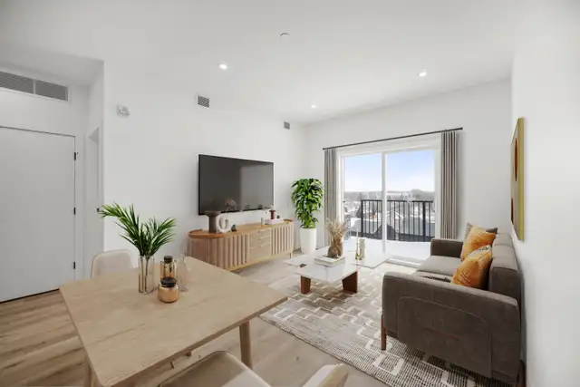 LUXURY 3 Bedroom Apartment! Available May 1st! - Photo 2