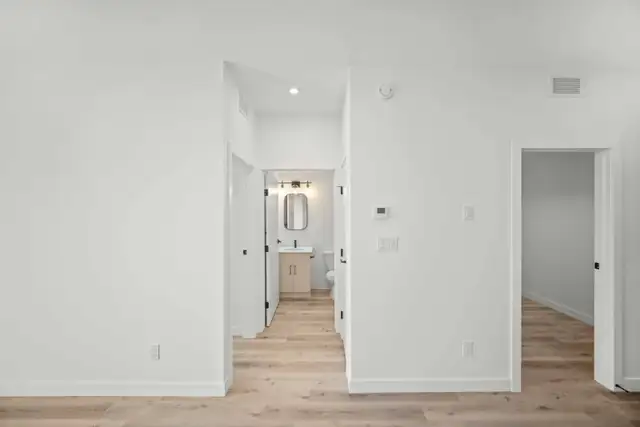 LUXURY 3 Bedroom Apartment! Available May 1st! - Photo 9