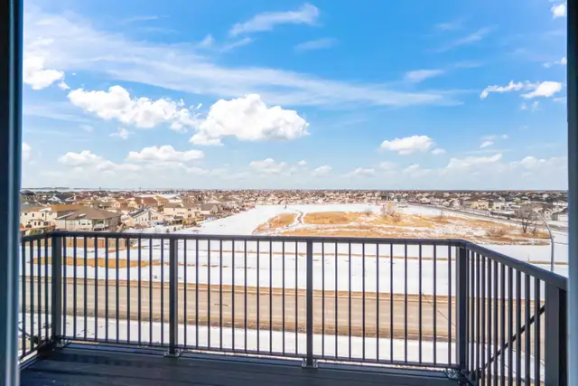 LUXURY 3 Bedroom Apartment! Available May 1st! - Photo 10