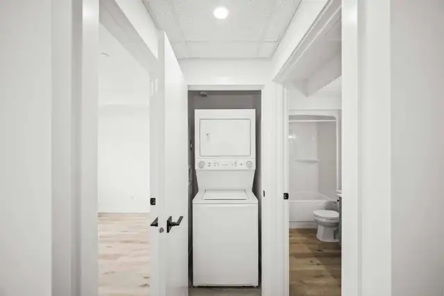 LUXURY 2 Bedroom Apartment! Available May 1st! - Photo 7