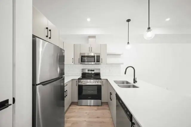 LUXURY 2 Bedroom Apartment! Available May 1st! - Photo 8