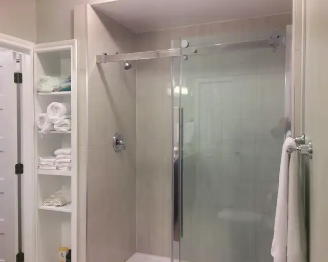 Fully Furnished One Bedroom Apartment - Photo 9