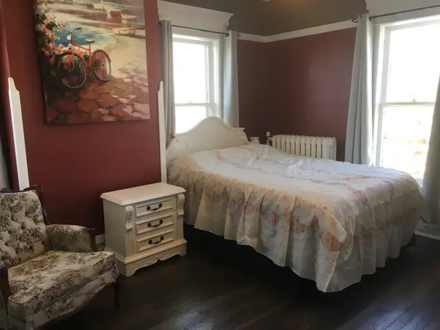 bedroom for rent in Weyburn with private bathroom