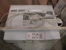 Window Air Conditioner with remote - Photo 2