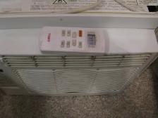 Window Air Conditioner with remote - Photo 3