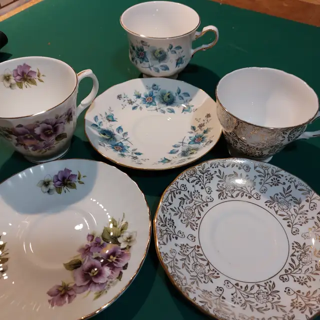 Teacups and Saucers - Photo 5