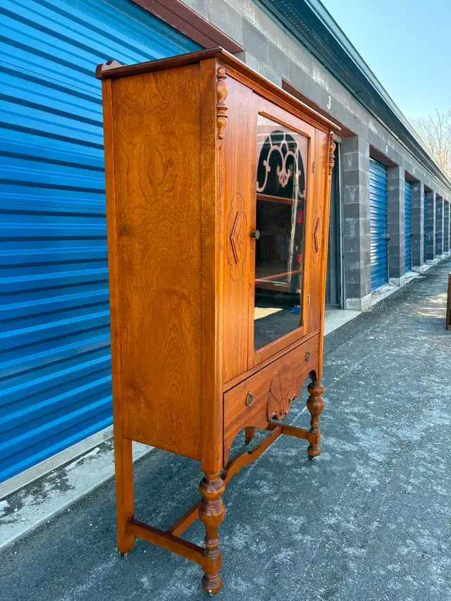 Beautiful Display Cabinet - Photo 2