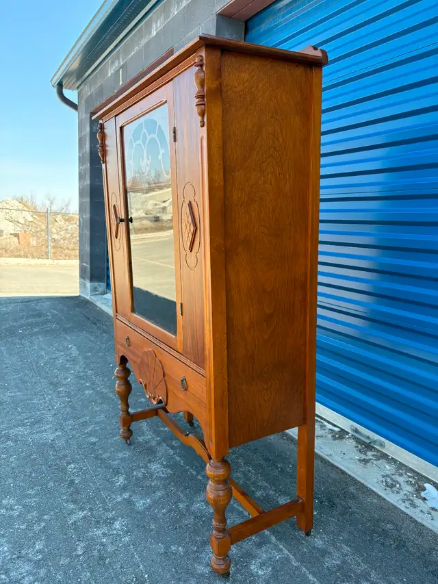 Beautiful Display Cabinet - Photo 3