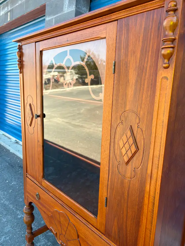 Beautiful Display Cabinet - Photo 5