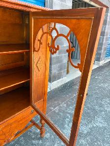 Beautiful Display Cabinet - Photo 7