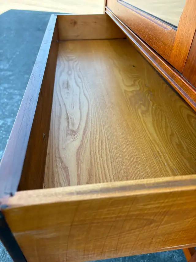 Beautiful Display Cabinet - Photo 9